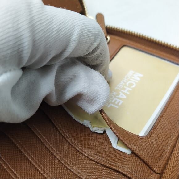 Michael Kors Brown Crossgrain Leather Zip Around Credit Card Wristlet - Wallet - Picture 13 of 14